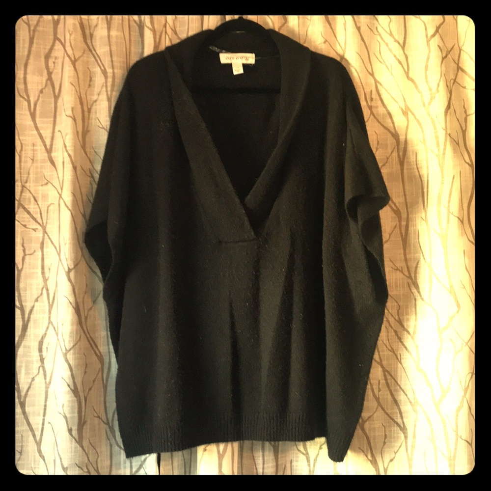 Black short sleeved sweater